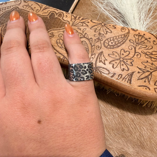 Cheetah Engraved Ring